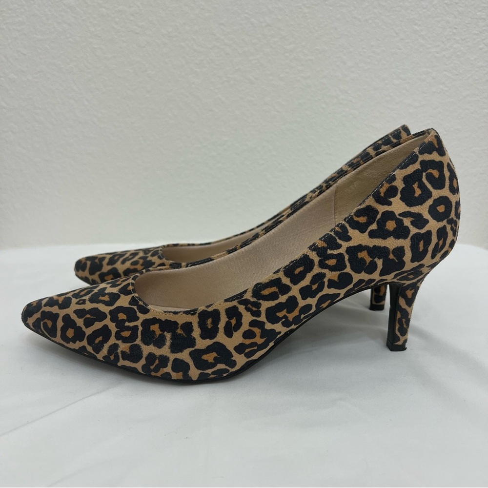 LifeStride Women's Sevyn Pointed Toe Pump Leopard Print Size 11W (Wide)